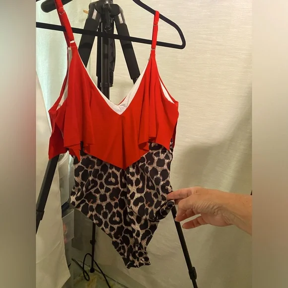 NWOT leopard skin with a red short cape size XL - Picture 4 of 5